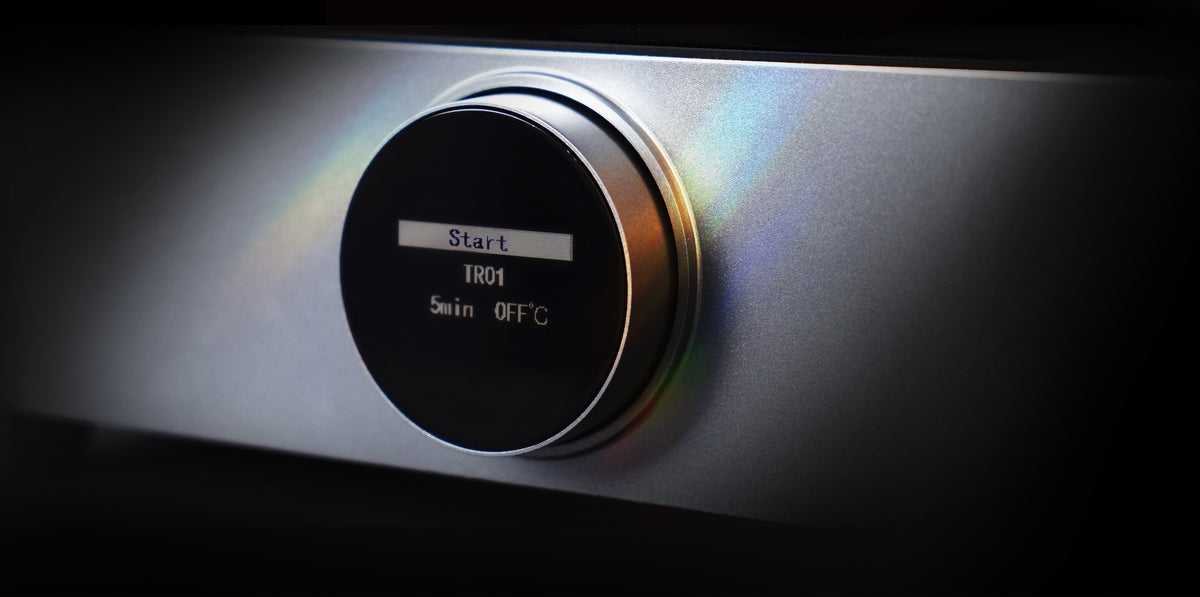 Detalle del mando giratorio y pantalla OLED de FabCure 2 SHINING 3D